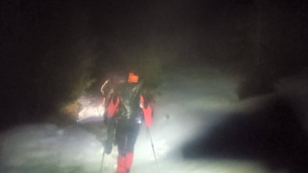Operațiune de salvare din munți de aproape 10 ore. S-a chemat în sprijin și un elicopter