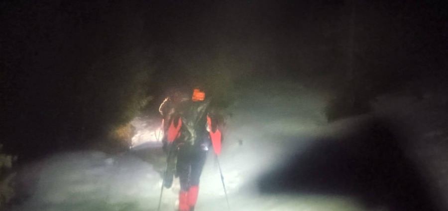 Operațiune de salvare din munți de aproape 10 ore. S-a chemat în sprijin și un elicopter