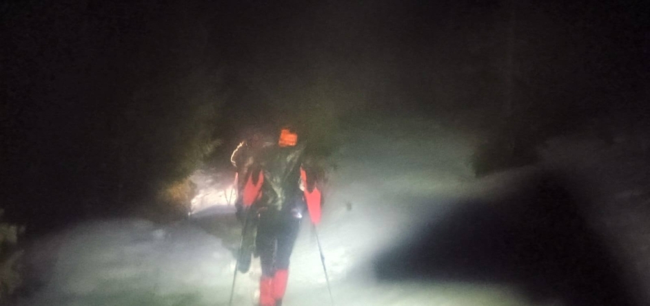 Operațiune de salvare din munți de aproape 10 ore. S-a chemat în sprijin și un elicopter