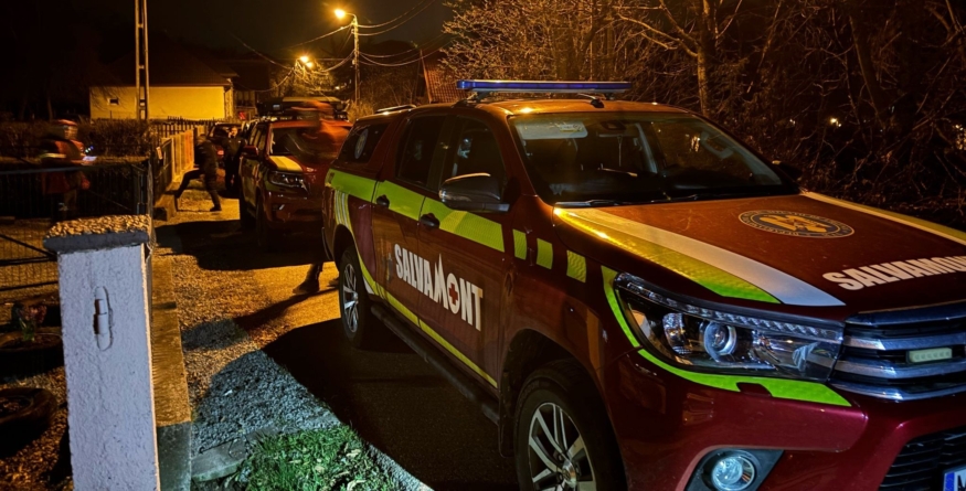 Tânăr cu probleme medicale dispărut în pădure, recuperat de salvamontiști