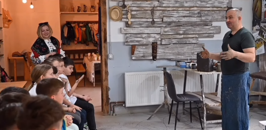 Elevii clasei a II-a de la Școala Gimnazială „Nichita Stănescu” din Baia Mare au explorat tainele olăritului