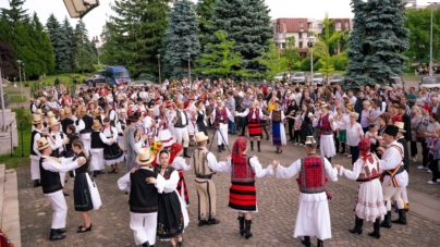 Portul tradițional românesc, sărbătorit printr-un eveniment organizat de Ansamblul Folcloric Național „Transilvania”