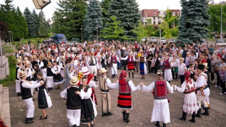 Portul tradițional românesc, sărbătorit printr-un eveniment organizat de Ansamblul Folcloric Național „Transilvania”