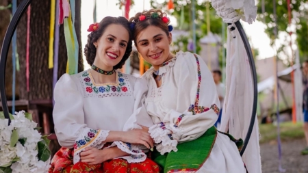 Andreea Ghițiu şi Gabriela Ardusătan au lansat „Danțu’ coşercilor”