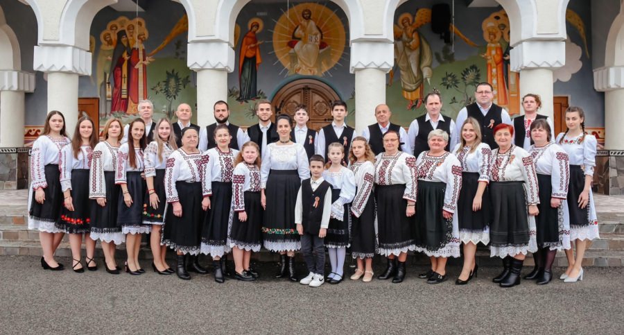 „La porțile cerului”: Concert de pricesne și cântări religioase la biserica din Buciumi