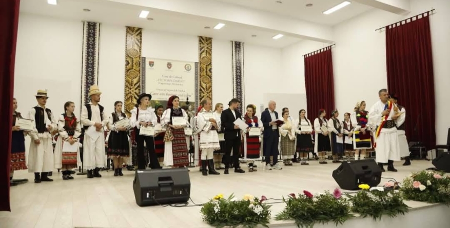 21 de tineri talentați vor participa la Festivalul-concurs de interpretare vocală a cântecului popular „Care om horește mândru” din Dragomirești