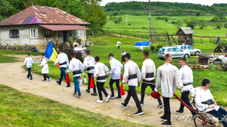 În a doua zi de Paști sunteți invitați la Cufoaia, pentru a participa la un obicei străbun – „Căruțul din Cufoaia”
