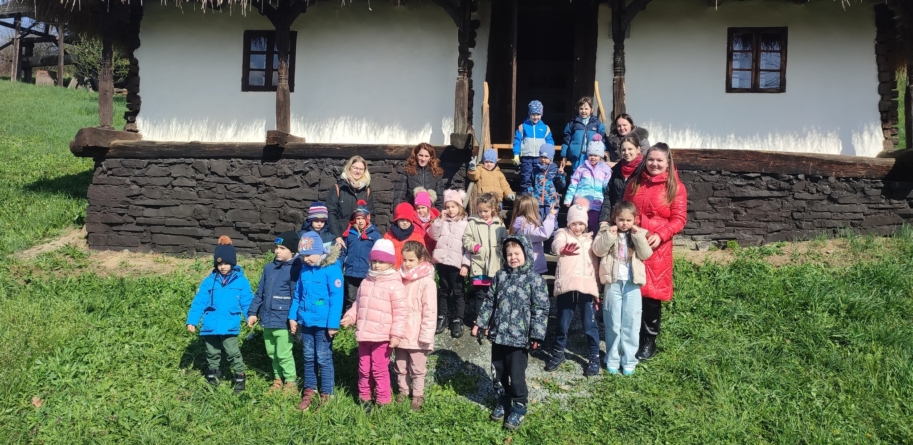 Elevi ai Centrului de Educație Incluzivă și micuții de la Gradinița „Ion Creangă” au poposit la Muzeul Satului din Baia Mare