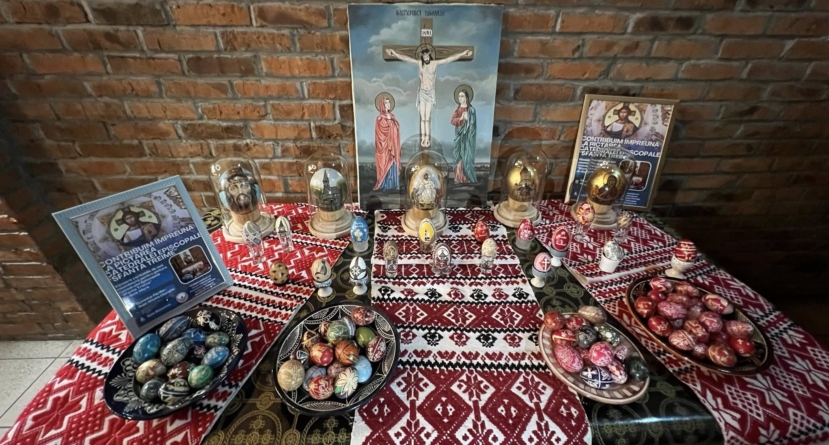 Tinerii ATOCEM contribuie la pictarea Catedralei Episcopale Baia Mare printr-un atelier de încondeiat ouă