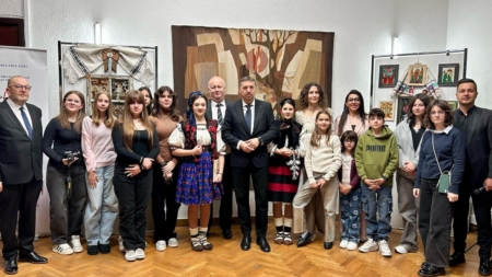 Palatul Copiilor Baia Mare a vernisat expoziția „Icoana între inspirație și creație” la sediul Ministerului Educației și Cercetării