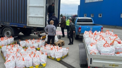 Pachete alimentare pentru persoanele cu venituri mai mici din comuna Fărcașa