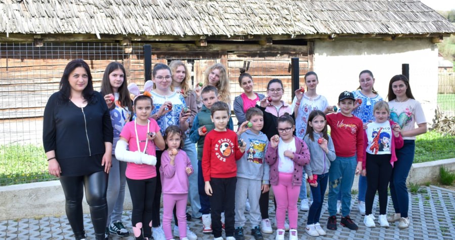 Atelierele „Șezătoare în Postu’ Mare” au ajuns la copiii din Fântânele și Inău