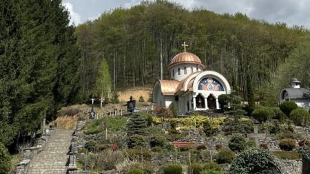 „Izvorul Tămăduirii” – hramul de primăvară al Mănăstirii Chiuzbaia