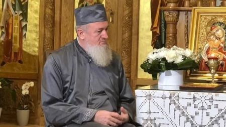 Părintele Irineu Bârle de la Mănăstirea Prislop, cetățean de onoare al comunei Boiu Mare; Este foarte cunoscut și iubit pentru activitatea sa spirituală, socială și culturală