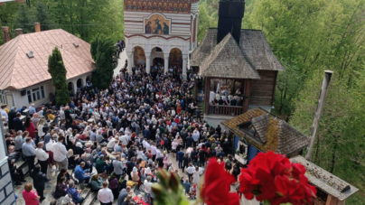 Sute de credincioși au participat la hramul mic al Mănăstirii Rohia