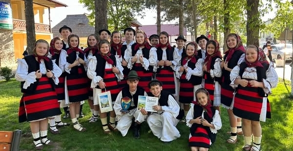 Ansamblul „Tileguța” din Petrova, premiul I la Festivalul-concurs de dansuri populare tradiționale „Pe Toloaca Satului”