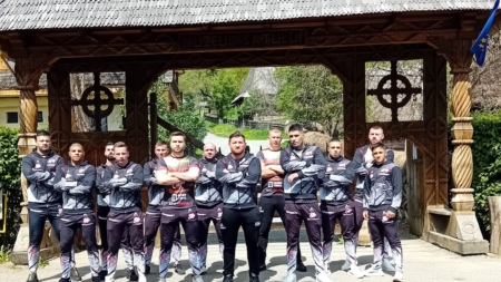Cătălin Moroșanu, legenda K1, împreună cu echipa sa de la Dinamic Fighting Show, au trecut pragul Muzeului Satului din Baia Mare