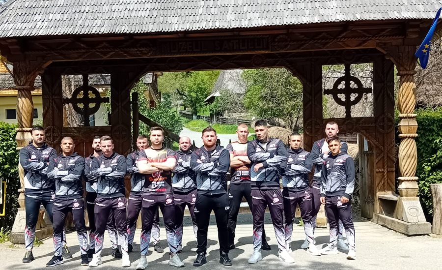 Cătălin Moroșanu, legenda K1, împreună cu echipa sa de la Dinamic Fighting Show, au trecut pragul Muzeului Satului din Baia Mare
