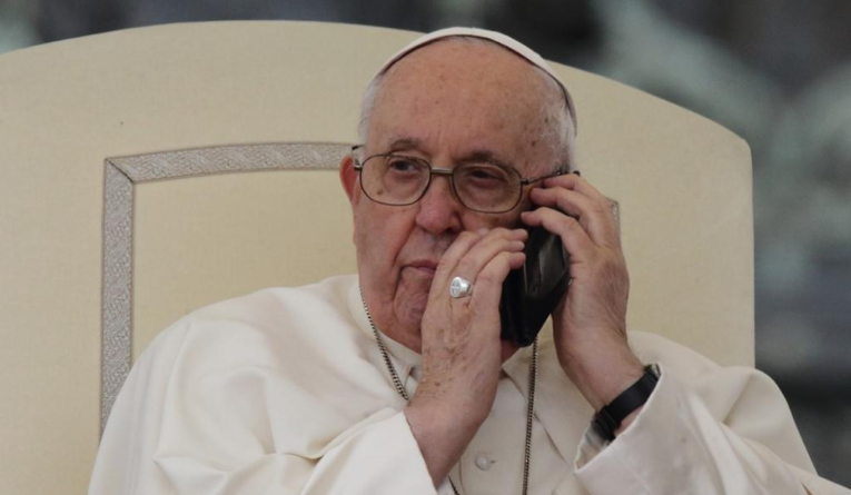 Sunt mai puțin de o mie și trăiesc între ruine și rugăciune