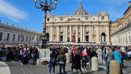 Ultima zi de pelerinaj la catafalcul Papei Francisc