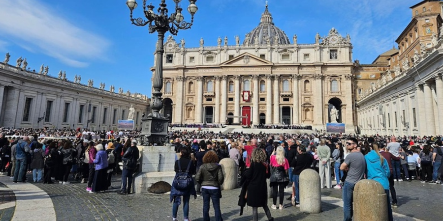 Ultima zi de pelerinaj la catafalcul Papei Francisc