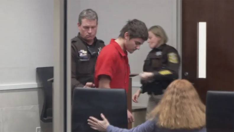 Complot pentru moarte și anarhie