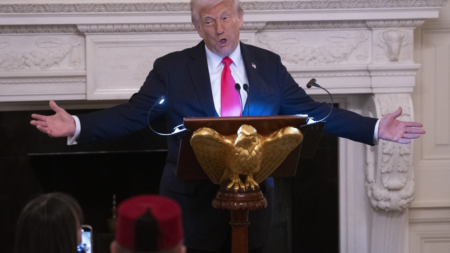 Tarifele de 50% ale lui Trump intră în vigoare astăzi