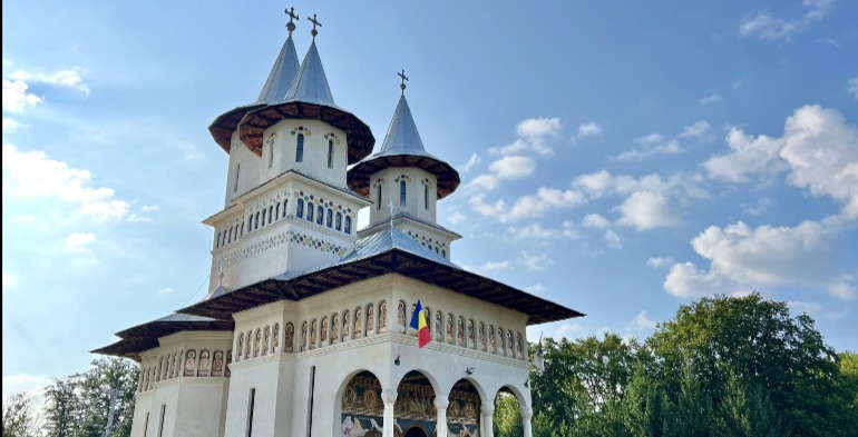 „Duminica la Florii”: Concert de pricesne la Mănăstirea Dealu Mare