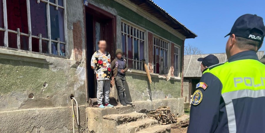 În prag de sărbători: Polițiștii din Suciu de Sus și elevii aflați în practică s-au mobilizat și au adus zâmbete unor familii nevoiașe