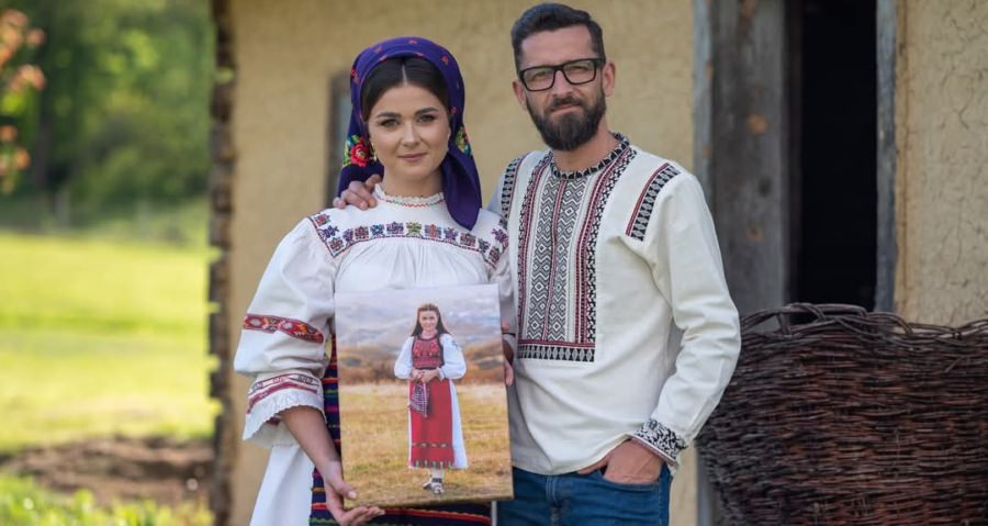 Dan Cristian Griga și Livia Neag Nistea – fotograful și modelul care promovează tradiția și frumusețea autentică a Maramureșului