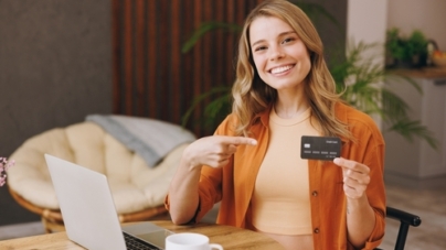 Cum să folosești cardul de cumpărături pentru rezervări de vacanțe și cazare