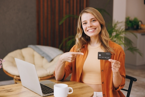 Cum să folosești cardul de cumpărături pentru rezervări de vacanțe și cazare