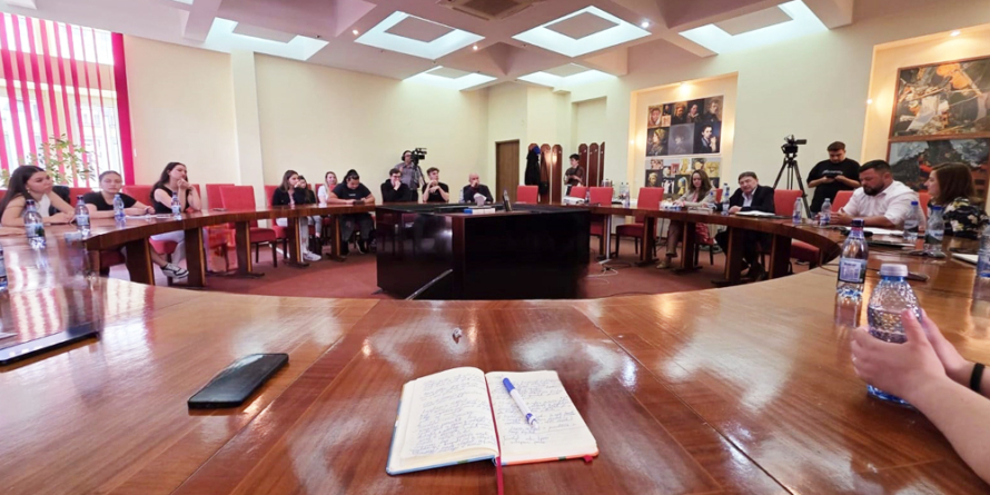 Jurnaliști, profesori și studenți la masa rotundă cu ocazia Zilei Presei Libere, la Centrul Universitar Nord Baia Mare