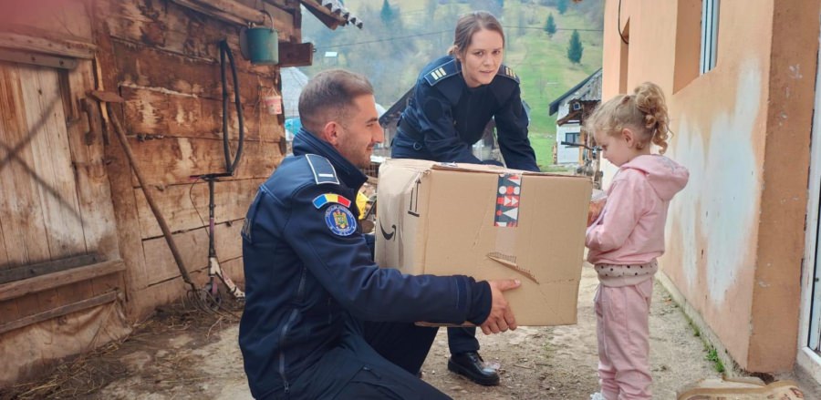 Daruri de la polițiștii de frontieră din Poienile de sub Munte