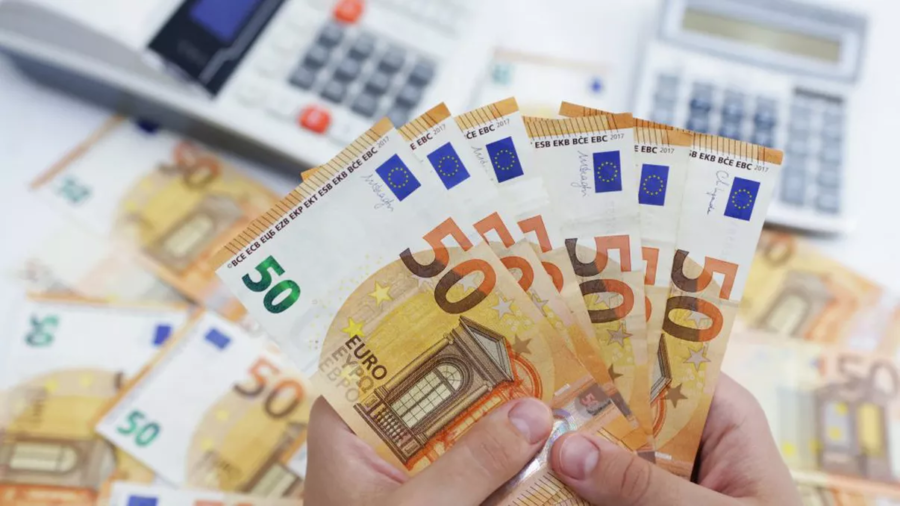 Rețea de falsificatori –  8.000 de euro falși, în bancnote de 50 de euro