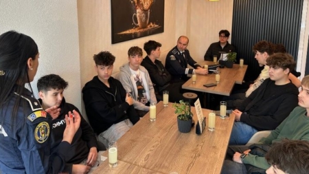 Un an de întâlniri ale elevilor la limonadă cu polițiștii
