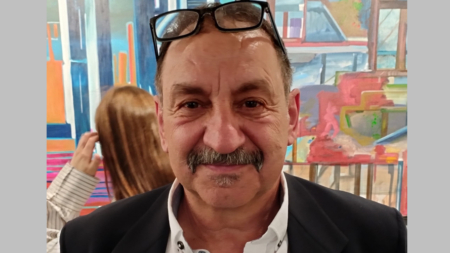 Artistul plastic Gheorghe Mureșan și expoziția sa „Mecanisme interzise”, într-o reprezentare elaborată a lui Marcel Mureșan