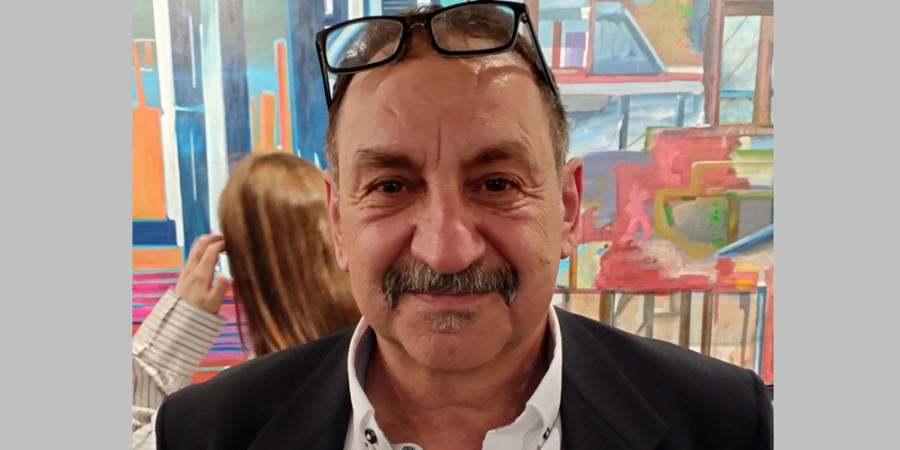 Artistul plastic Gheorghe Mureșan și expoziția sa „Mecanisme interzise”, într-o reprezentare elaborată a lui Marcel Mureșan