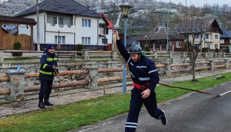 Pompieri voluntari la întrecere