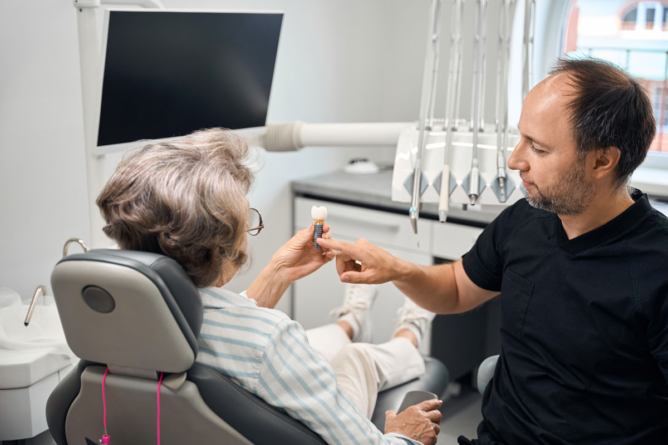 Recuperarea după implant dentar: sfaturi utile