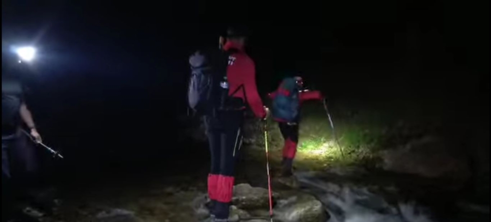 Acțiune de peste opt ore a salvamontiștilor în Munții Maramureșului pentru salvarea a doi bărbați