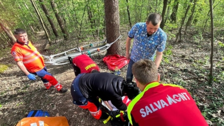 Acțiune a salvamontiștilor în sprijinul unui băiat accidentat pe un traseu de mountain bike