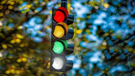 Semafoare cu patru culori? Nu e glumă