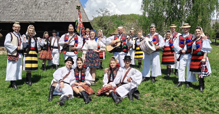 „La nuntă și veselie” – noul cântec lansat de Diana Topan și Dorin Filip