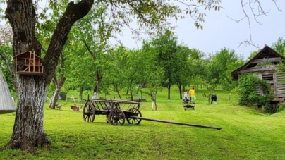 Joc la șură organizat la Muzeul „La lelea Ruzale” din Vima Mică