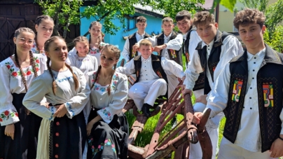 Spectacolul „Să jucăm doi câte doi” va avea loc în Tăuții-Măgherăuș în acest weekend