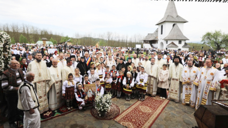 A fost hram la Mănăstirea „Sfintele Femei Mironosițe” și „Sfinții Trei Ierarhi” din Ieud