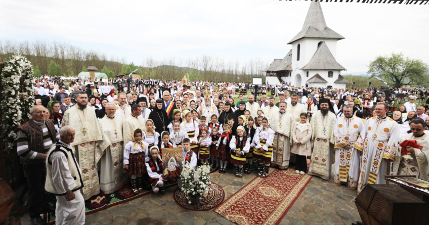 A fost hram la Mănăstirea „Sfintele Femei Mironosițe” și „Sfinții Trei Ierarhi” din Ieud