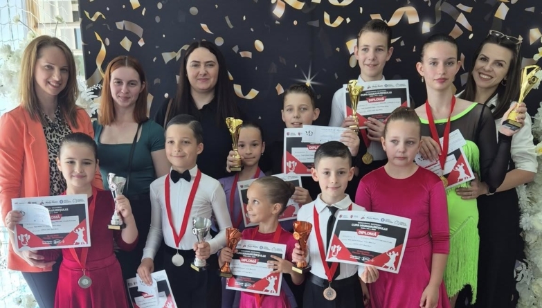 DanceLight Studio Baia Mare, pe podium la „Cupa Maramureșului” și o calificare în finala Wdsf Latino la Chișinău