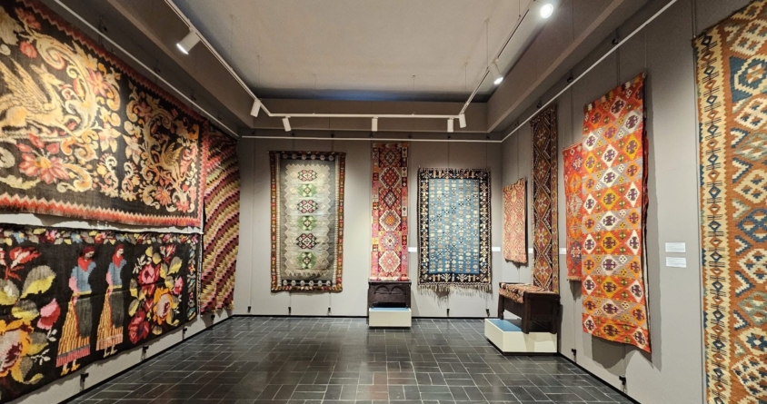 Expoziția „Tehnici tradiționale de realizare a scoarțelor, în România și Republica Moldova” poate fi admirată la Sighetu Marmației până pe 4 iunie